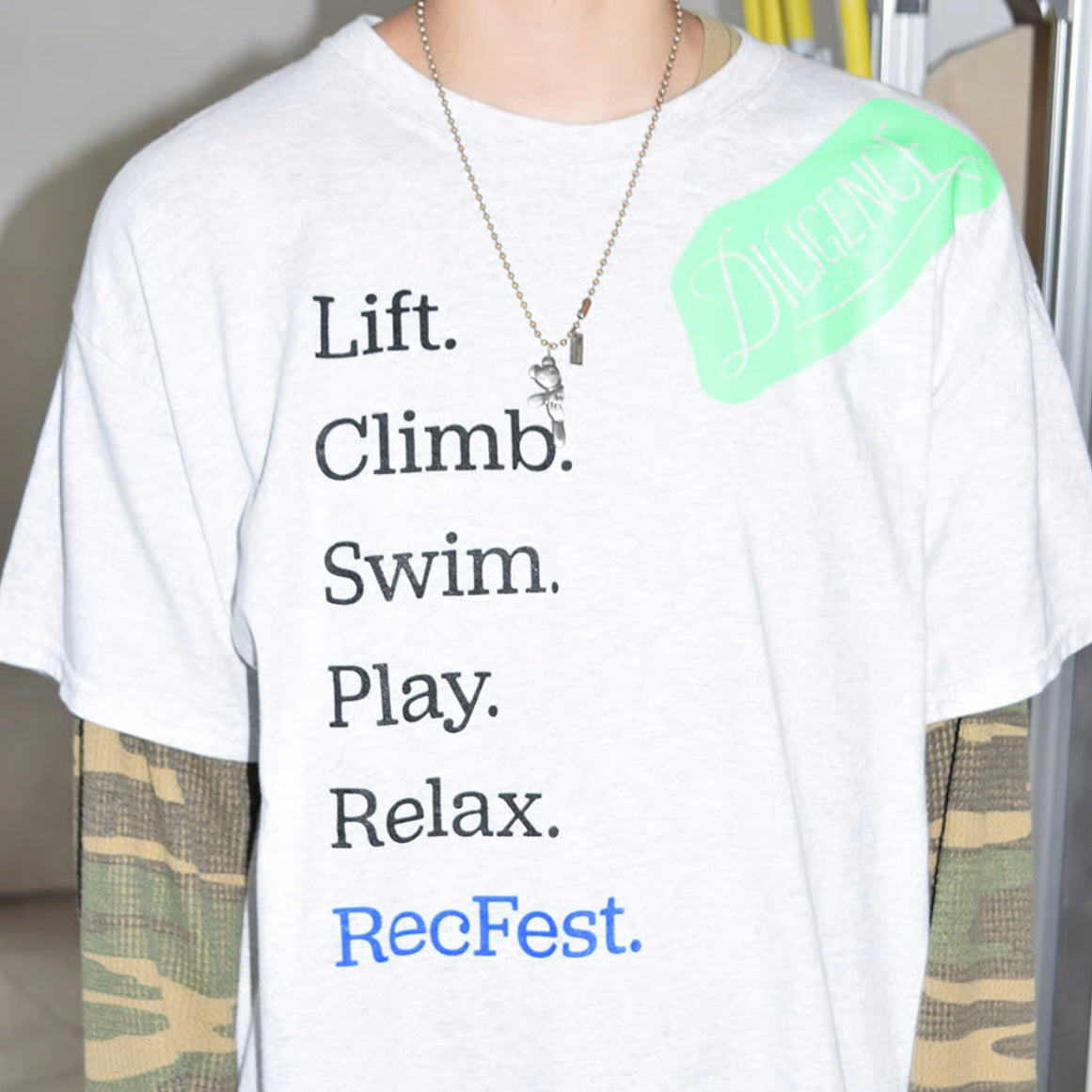 【USED】STICKER LOGOPRINT T-SHIRTSーGLAY1